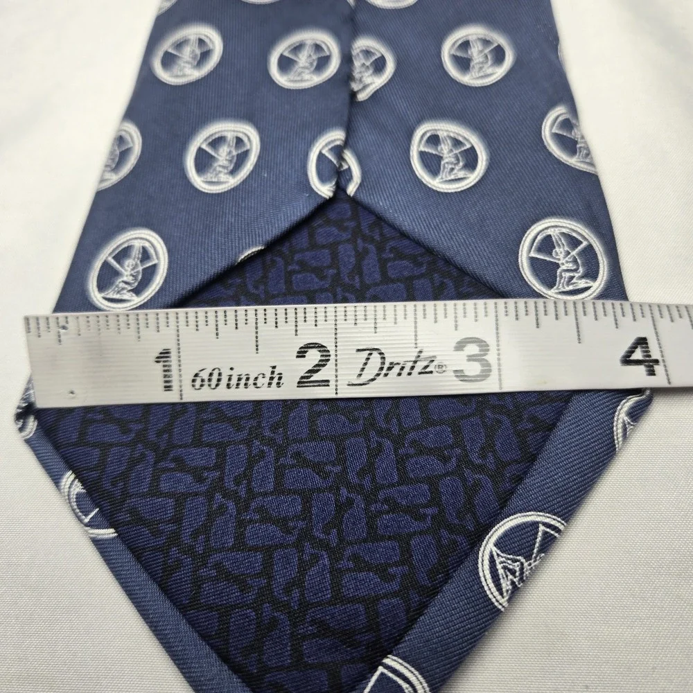 Vineyard Vines Custom Collection Cranbrook Handmade Silk Neck Tie Navy Academia